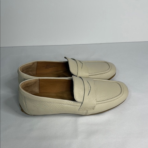 Sofft Cream Moccasins Slip-On Shoes - Picture 2 of 7